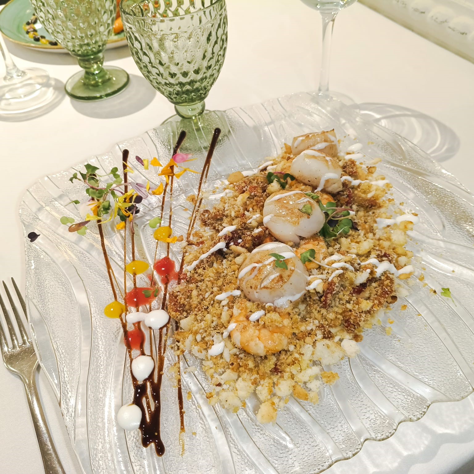 SAUTEED SCALLOPS AND PRAWNS ON SEAFOOD CRUMBS