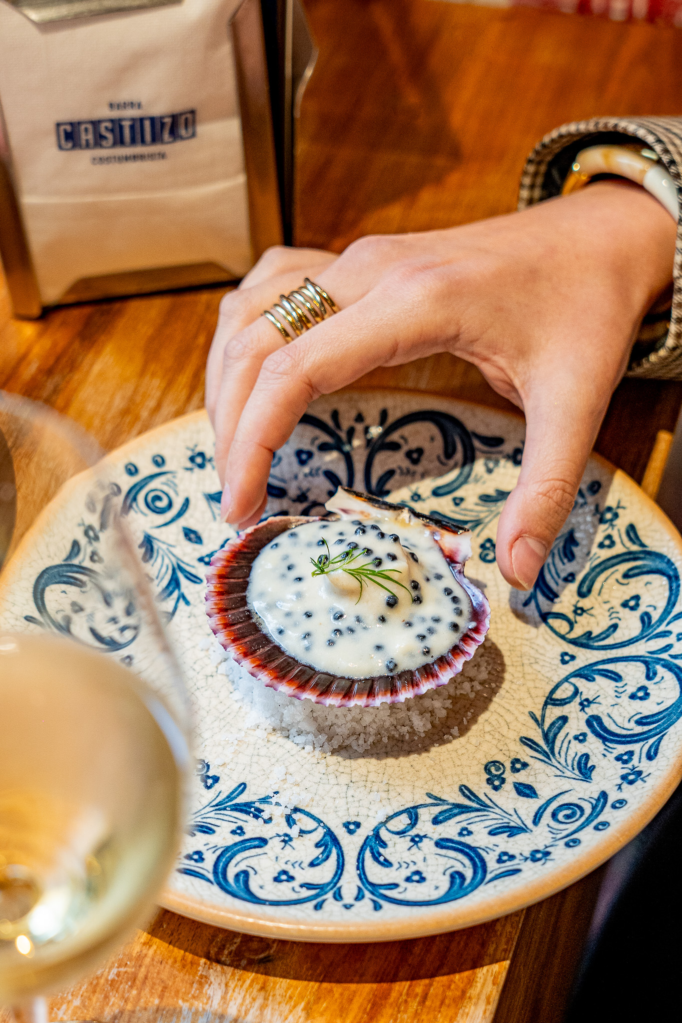 Volandeira with bechamel and herring caviar