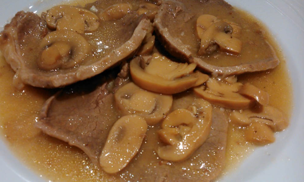 GRILLED MEAT WITH SAUCE