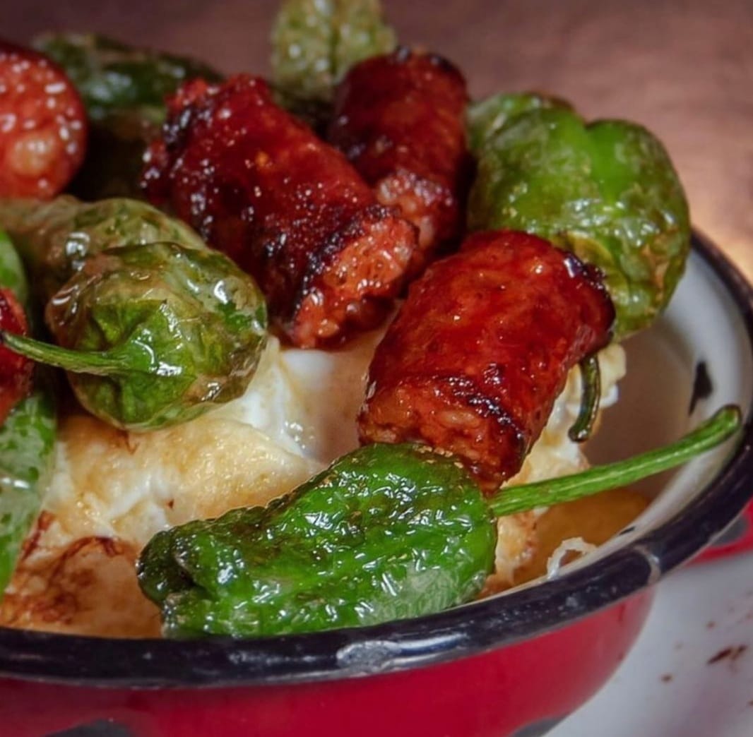 Fried eggs with potatoes, chistorra & Padrón peppers