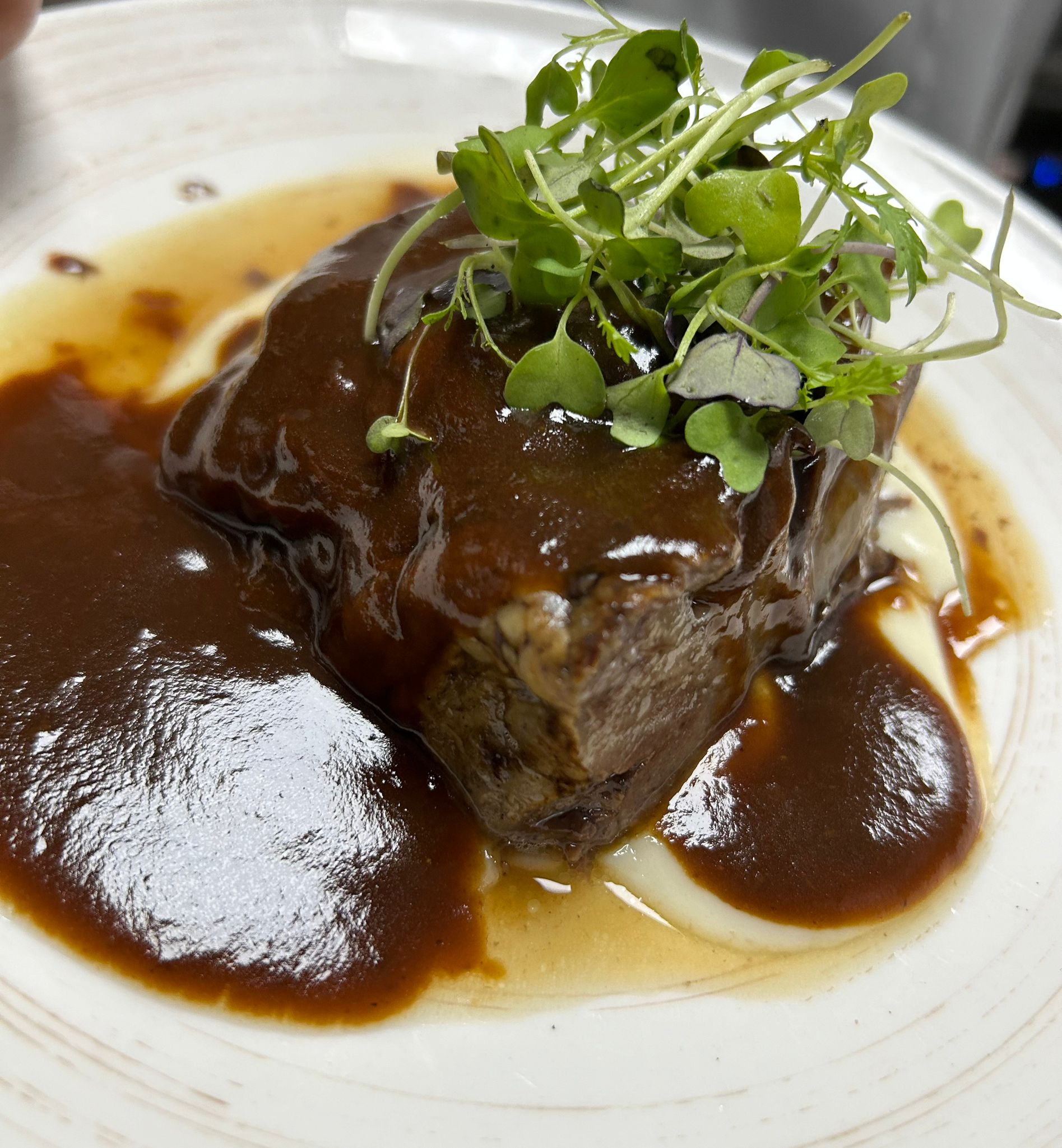 Guancia Di Manzo Brasata Con Porrilla Di Funghi