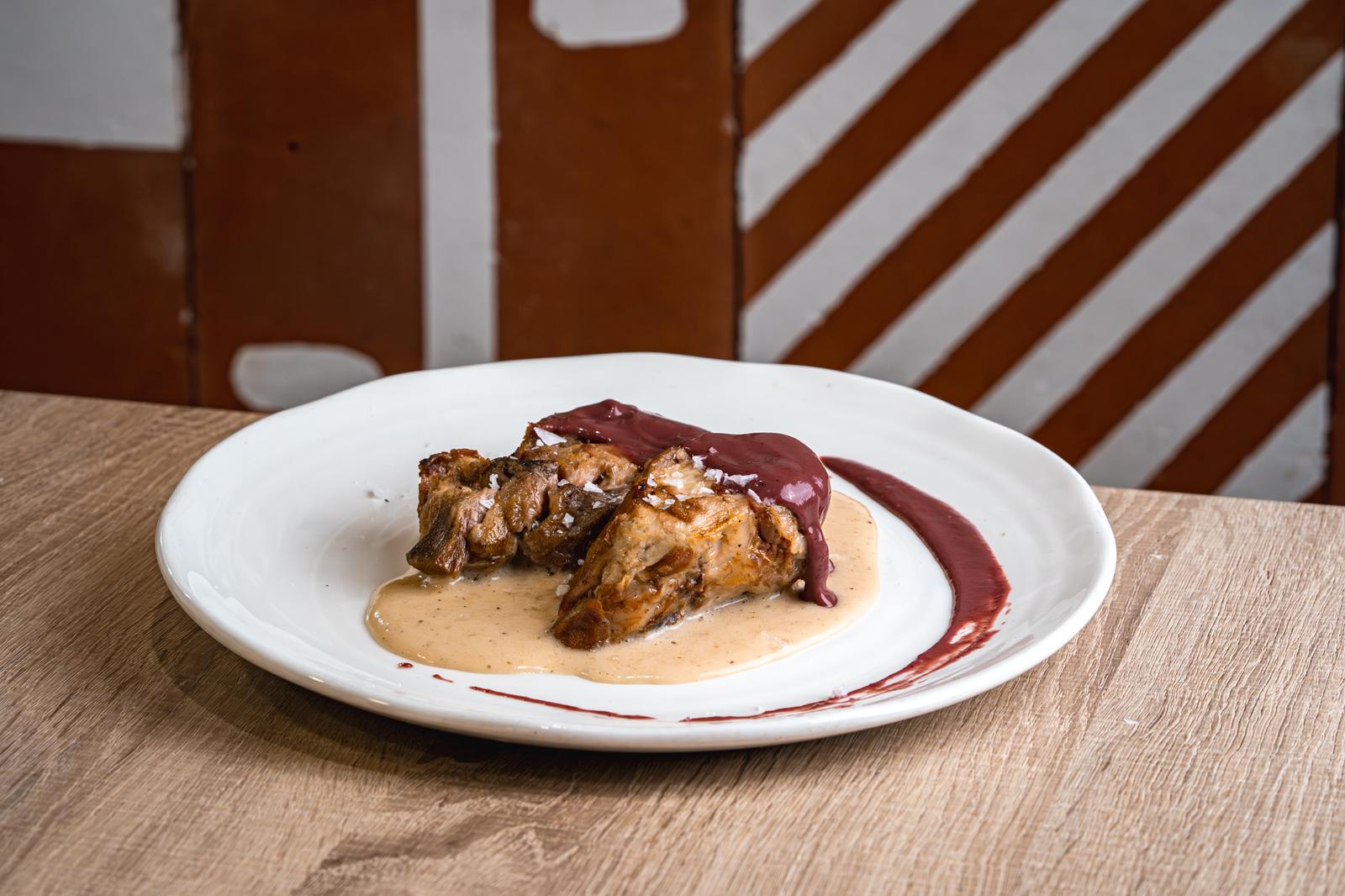 Mogote Ibérico a la parrilla con frutos rojos