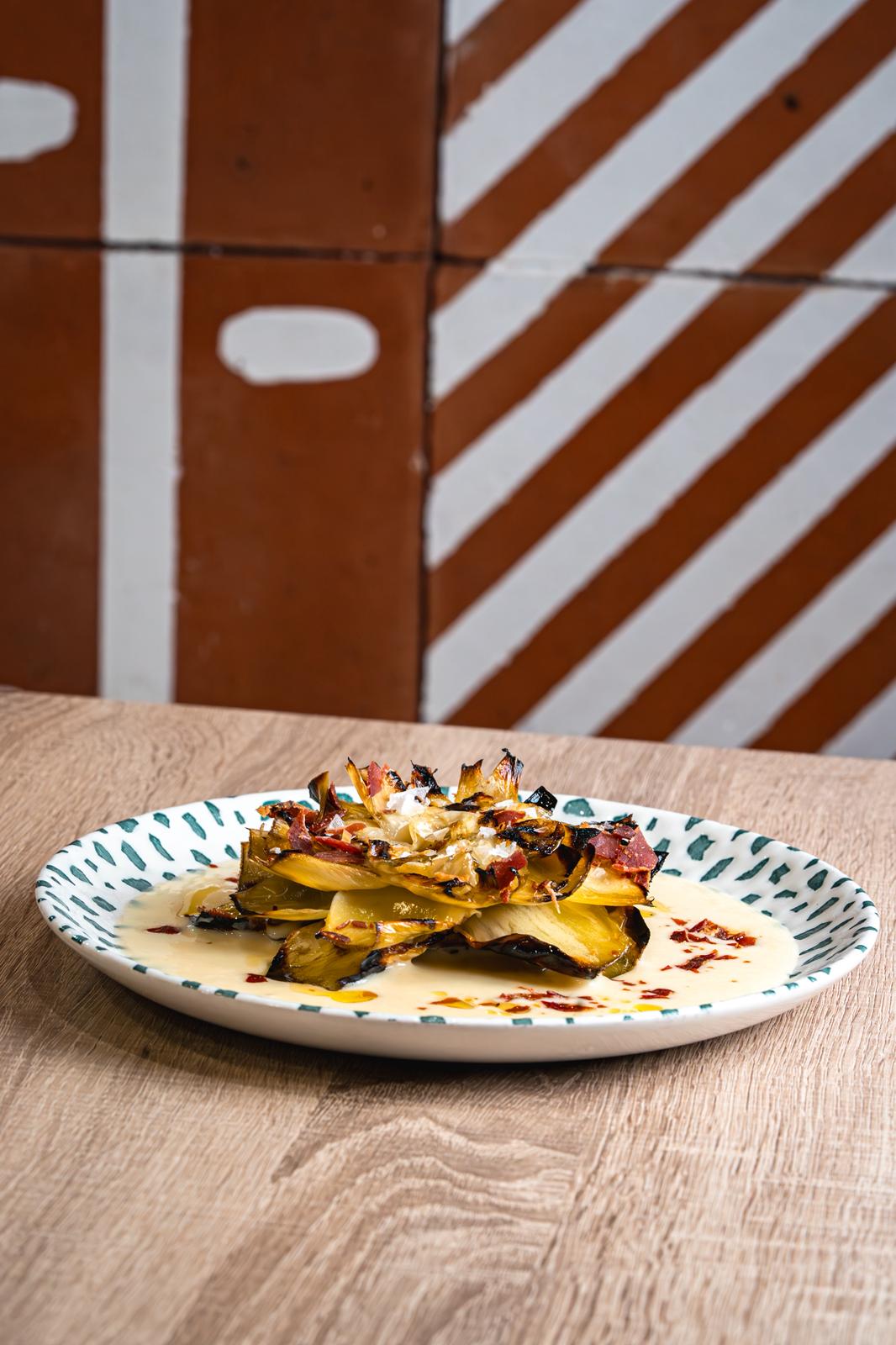 Flor de Alcachofa a la parrilla, Maíz y Jamón