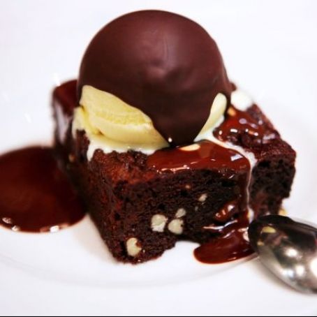 BROWNIE DE CHOCOLATE CON HELADO