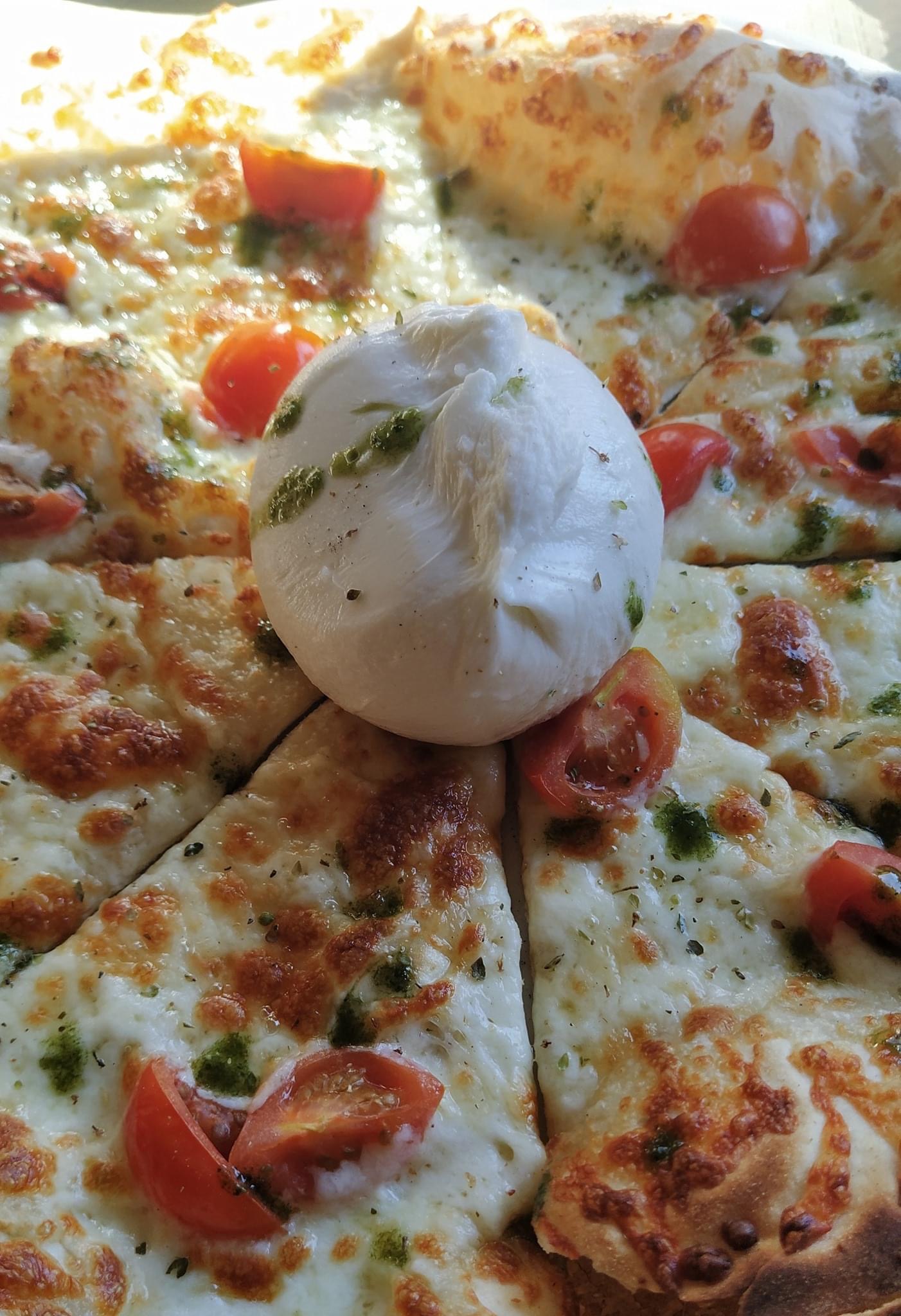 화이트 부라타 피자