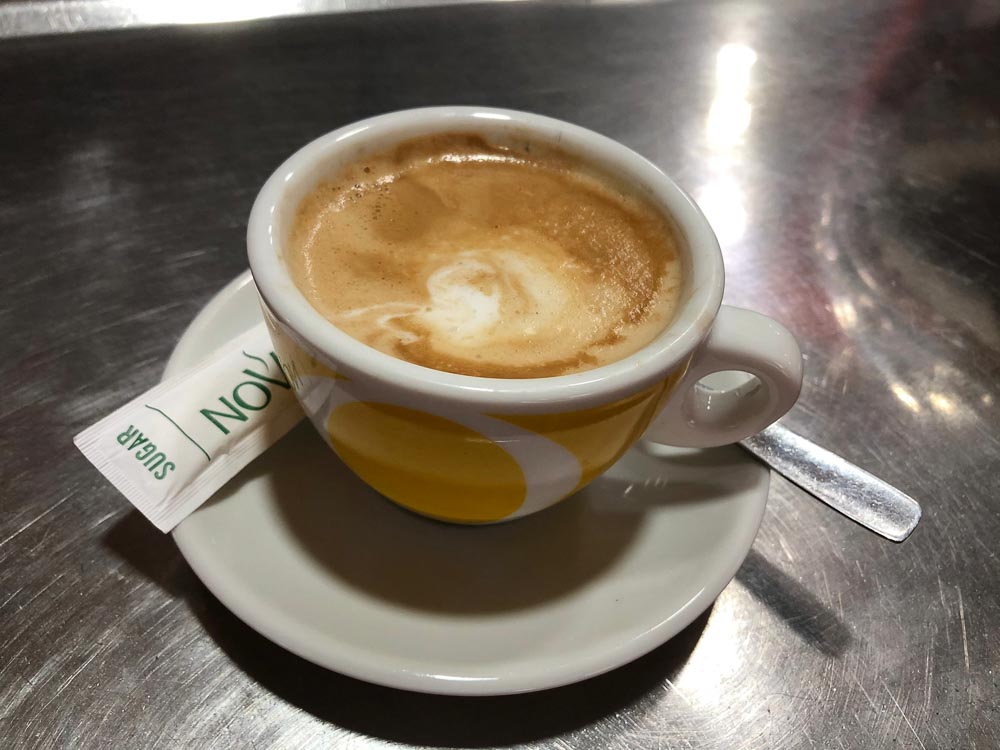 Kaffee (Cappuccino, Expreso, Flat White, Doble, Americano, Latte Machiato, Caramelo, Shakeato ...)