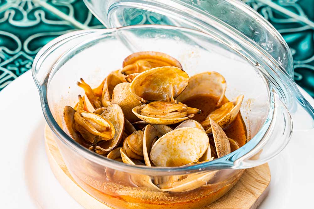 Almejas a la marinera o al horno de brasas