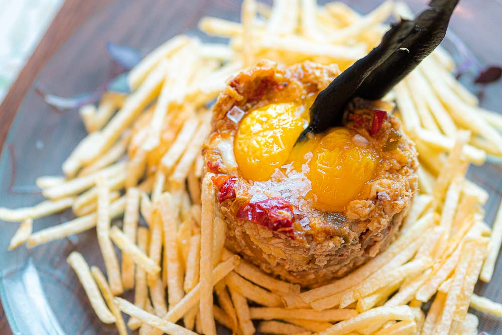 Vegetables with poached eggs