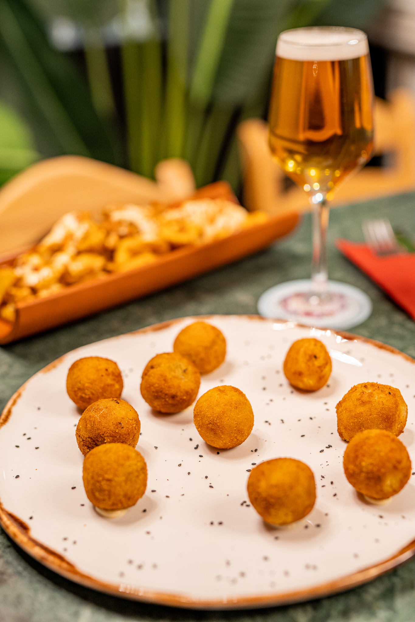 Croquetas cremosas 3 variadades: puchero y menta,  trufas y setas y croqueta de la semana .