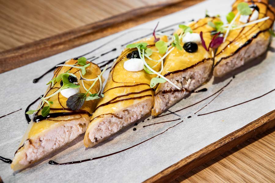 Crispy roll filled with chicken and creamy cheese-mushroom