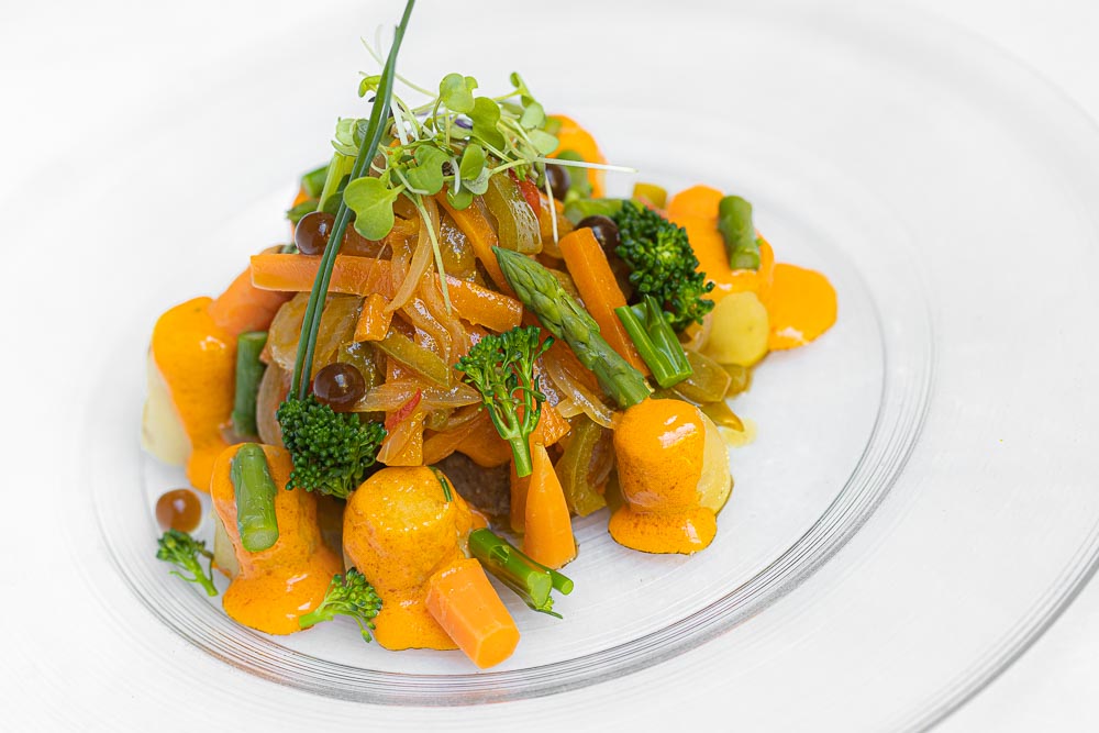 Salada de atum com legumes em conserva
