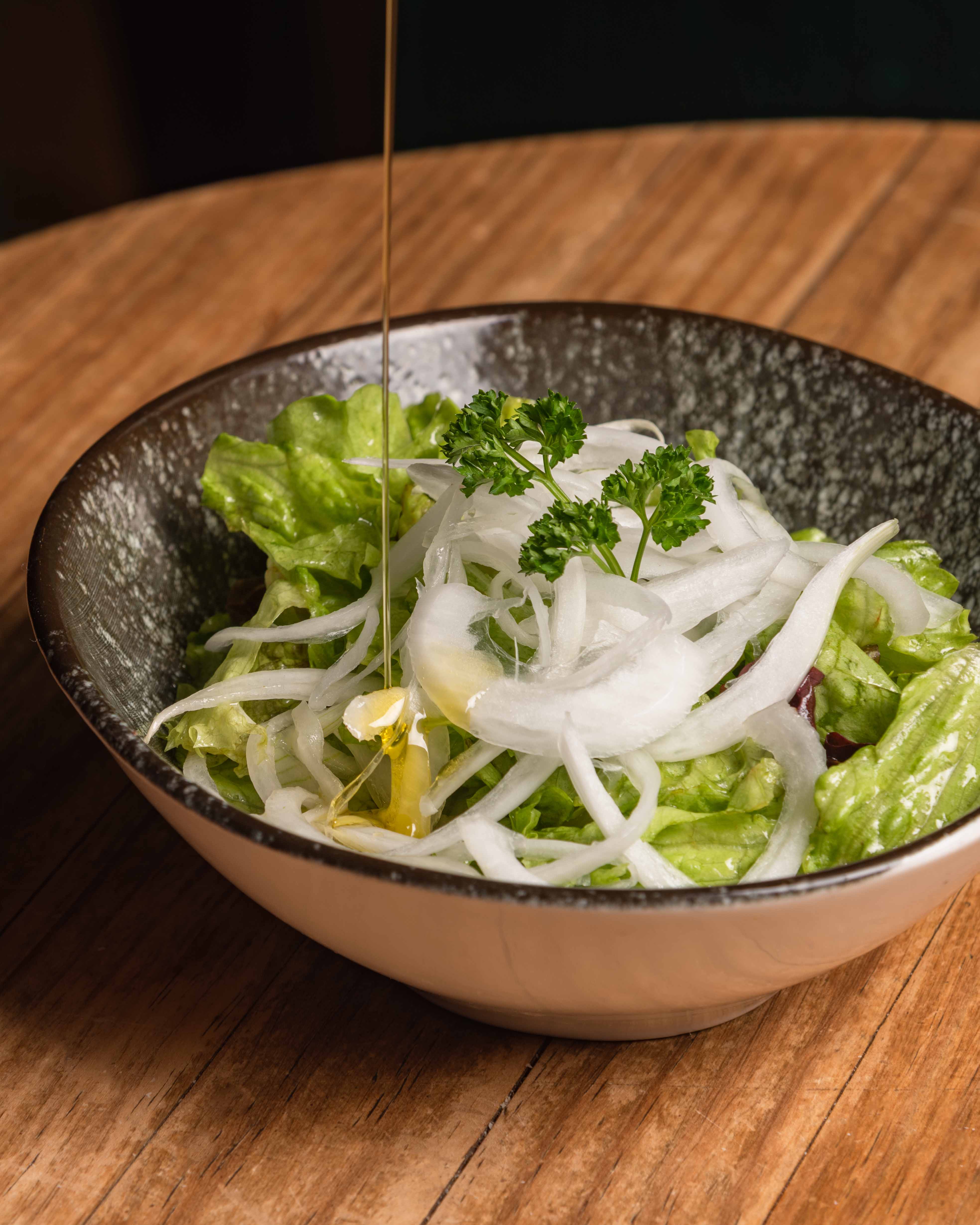 Salade verte avec laitue et ciboulette