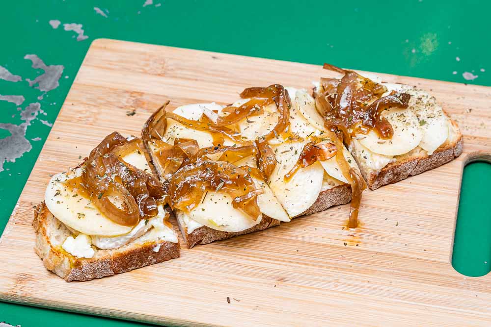 Goat cheese, pear and caramelized onion