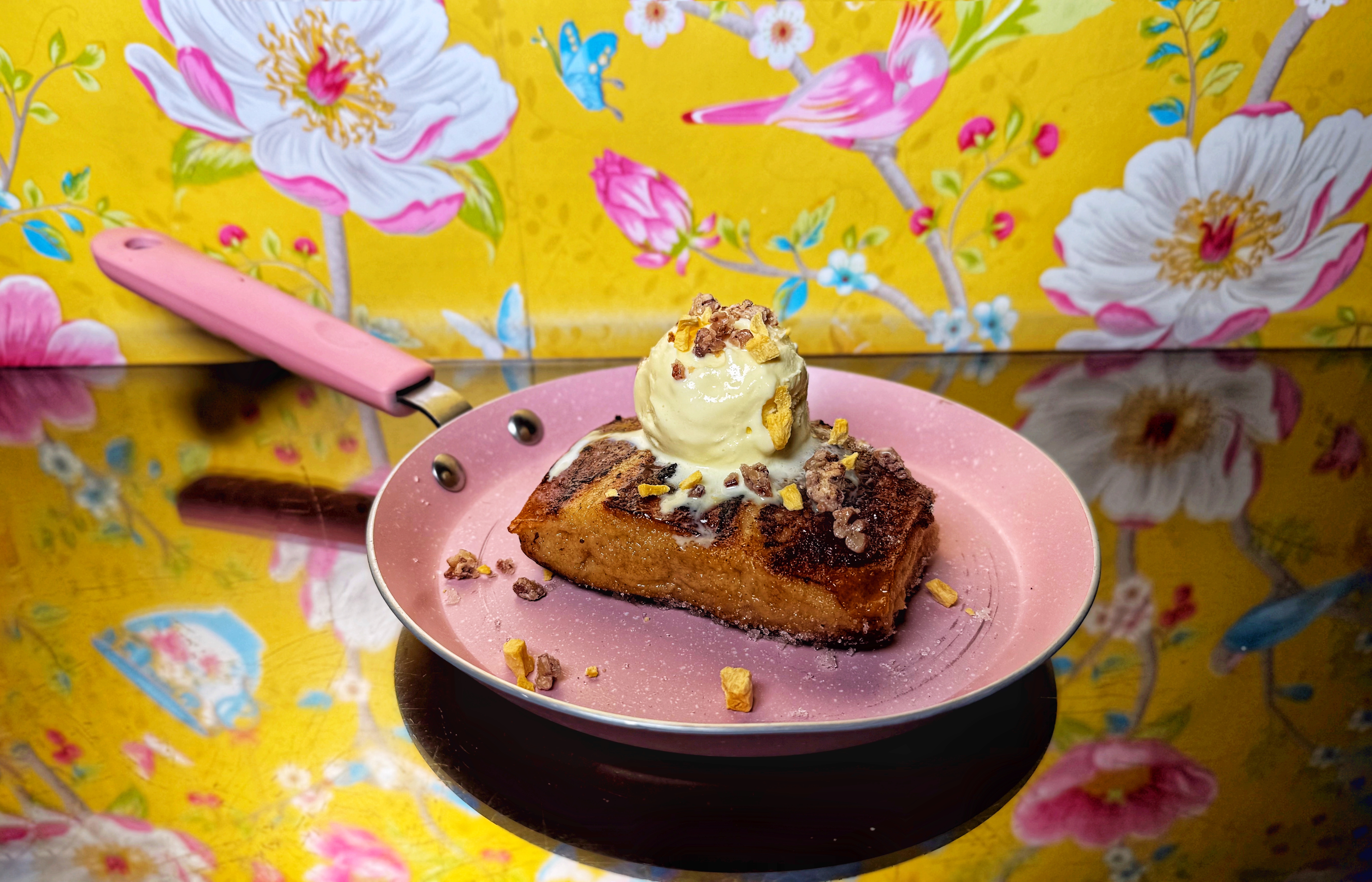 印度奶茶和山核桃玉米饼 