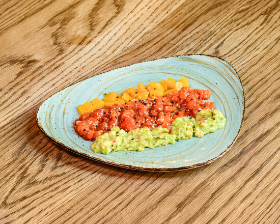 Tartar de salmão e guacamole