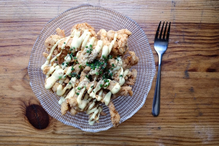 Straccetti di pollo fritto con salsa di senape al miele