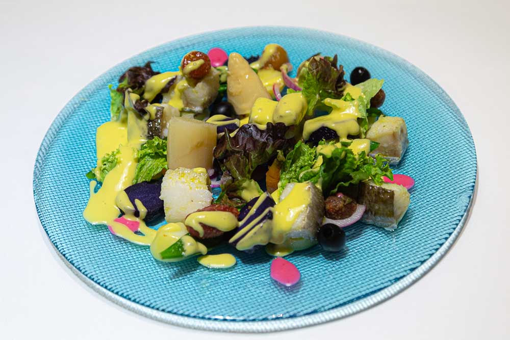 Salade de morue confite, oranges et olives noires