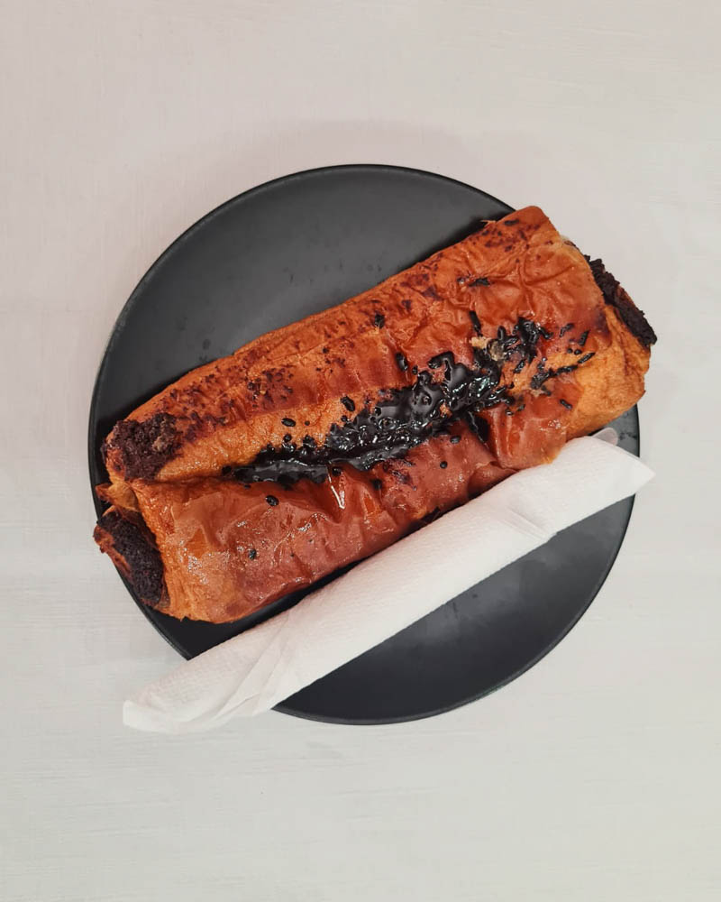 Sevillana-Gebäck (Croissant, Neapolitanisch, Suxo-Creme, Schokoladenkugel, cuña, Carmela)