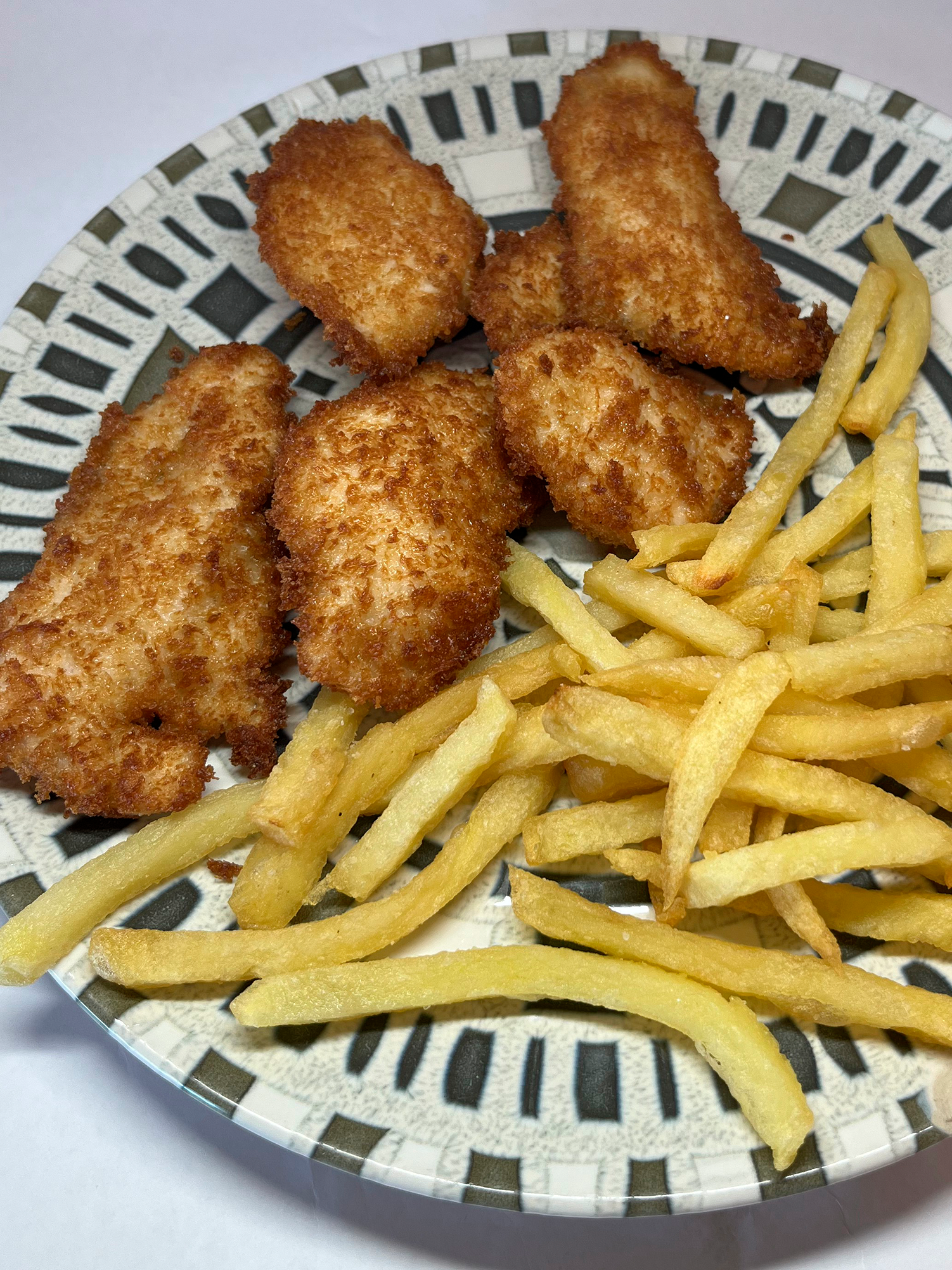 FRIED BREADED CHICKEN WITH POTATOS
