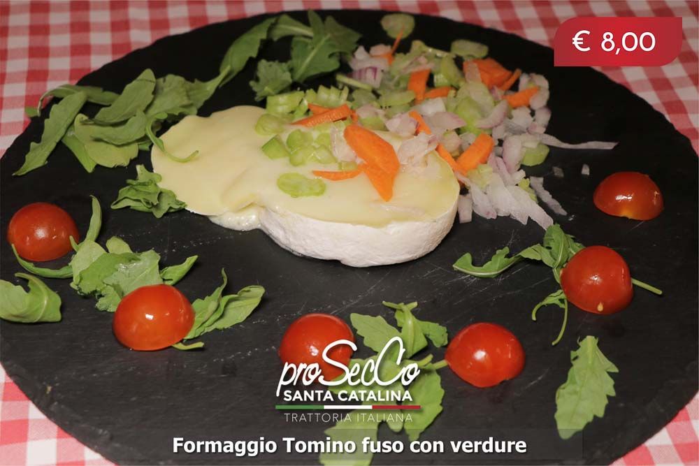Formatge Tomino torrat amb verdures