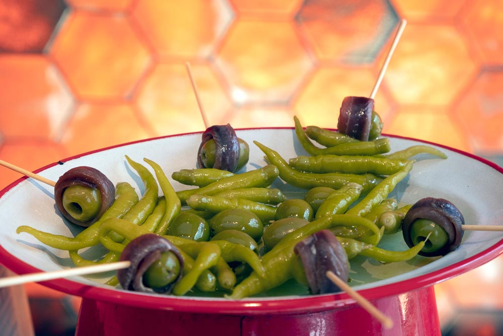 Gilda clásica con piparra, anchoa y aceituna