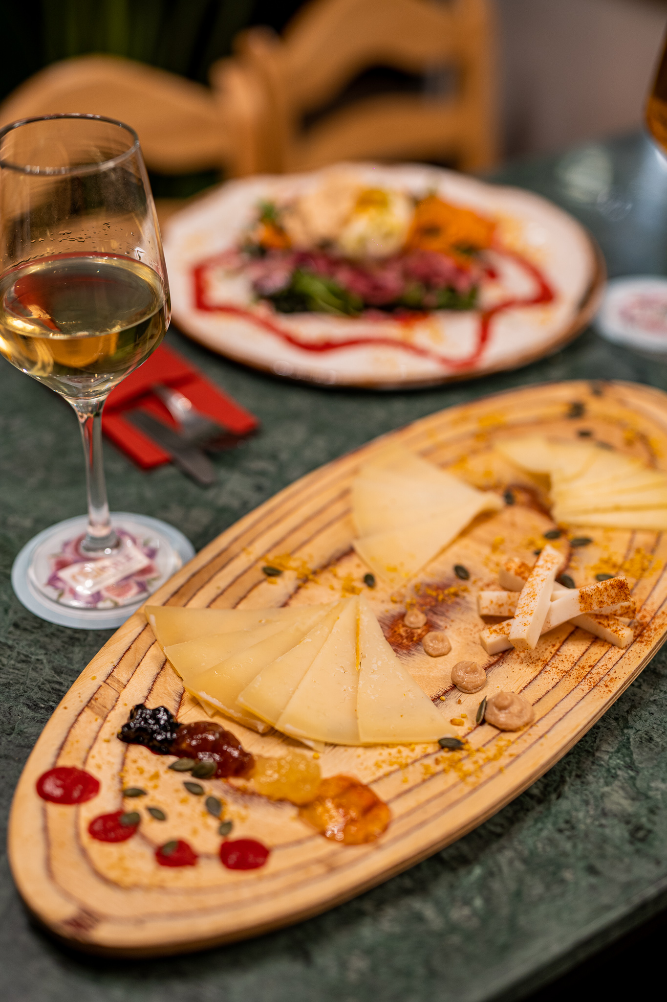 Table d'assortiment de fromages locaux