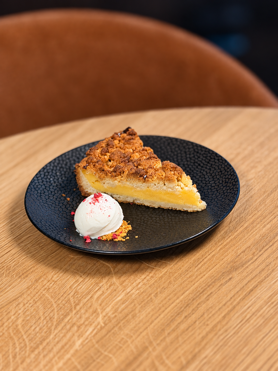 Torta sbriciolata al limone con gelato al cocco