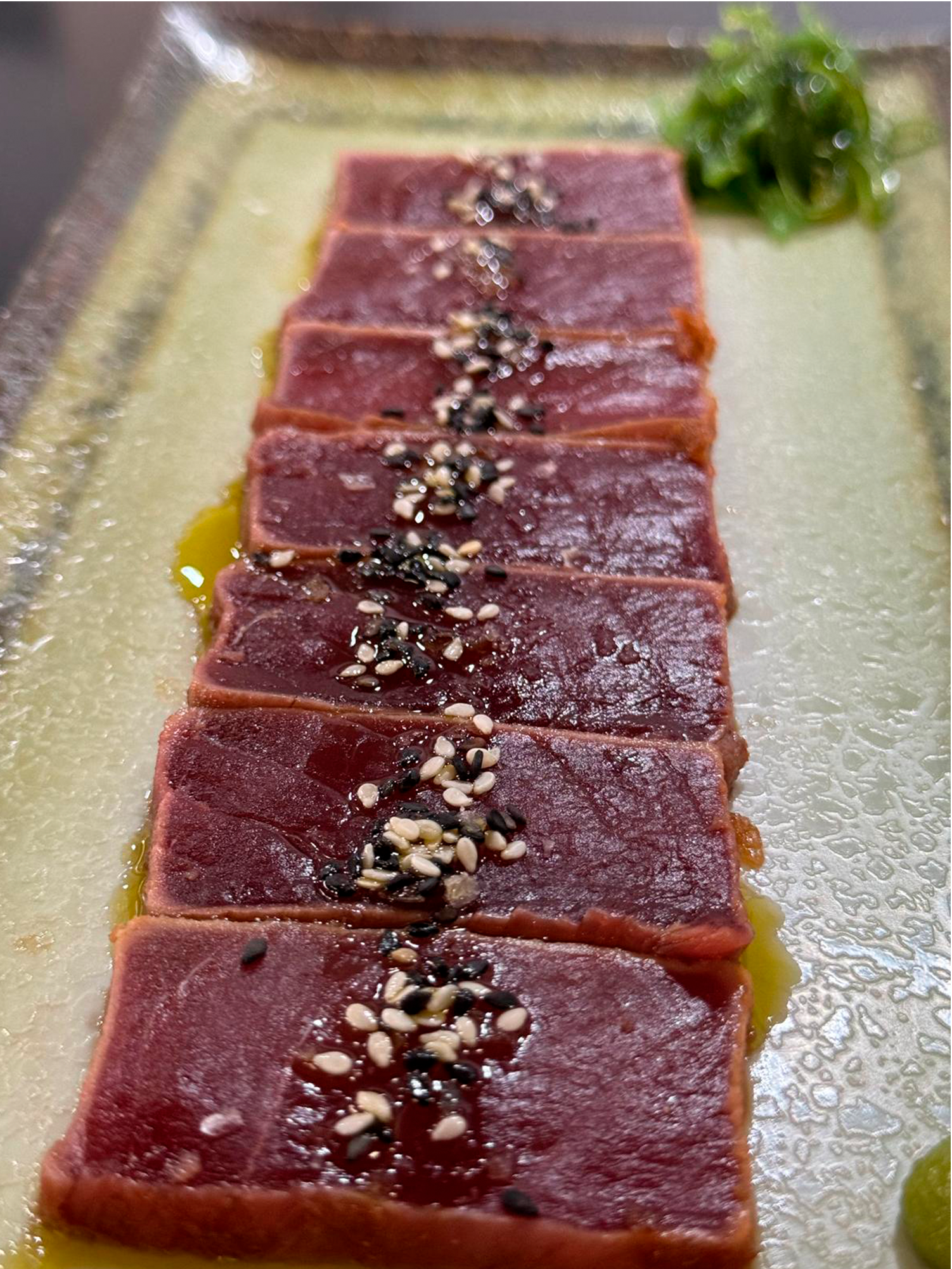 TATAKI WITH WAKAME SEAWEED AND SESAME