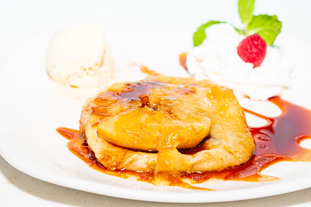 바닐라 아이스크림과 사과 파이