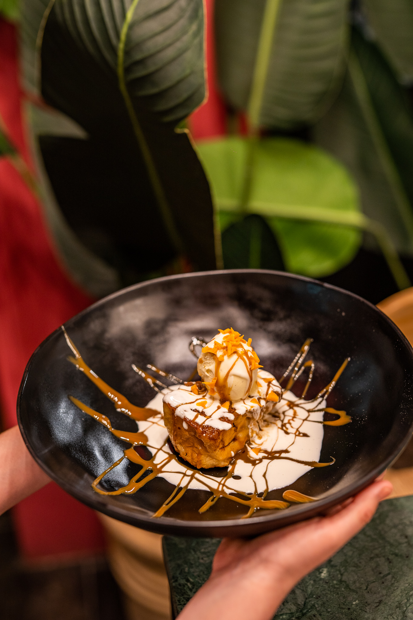 Pain perdu brioché caramélisé sauce mascarpone et toffee à la crème anglaise vanille