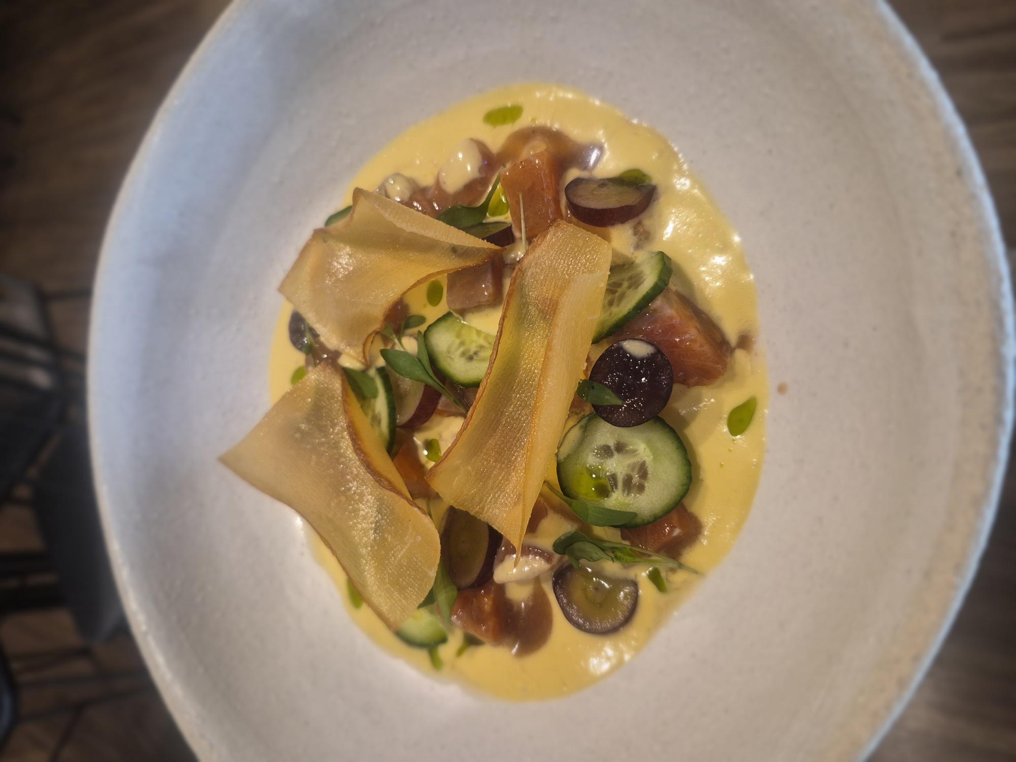 Truita del Pirineu curada, coco-curry i maracujà