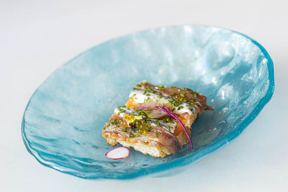 1º Prato: Torrada de Anchova com Esferas de Azeite