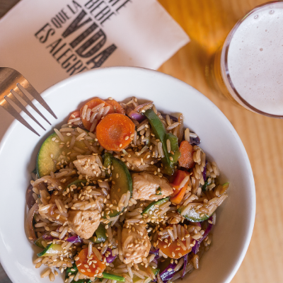 Wok de pollo y verduras