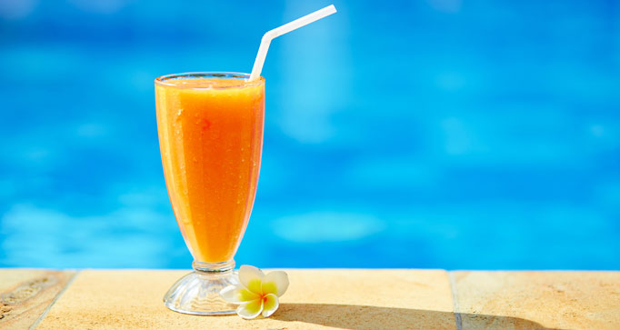 Zumo natural de naranjas recién exprimidas